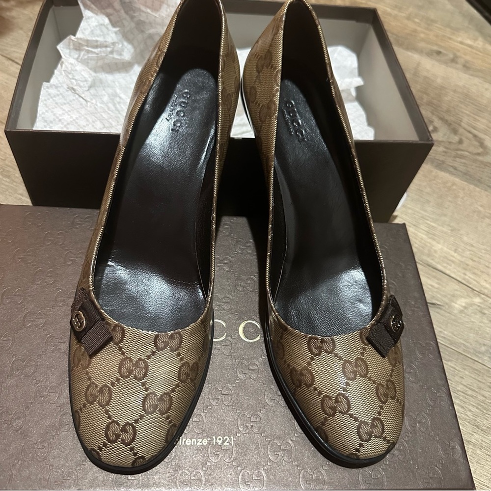Gucci Vintage GG Canvas Kitten Heels - Size 39 (US 9), Rare